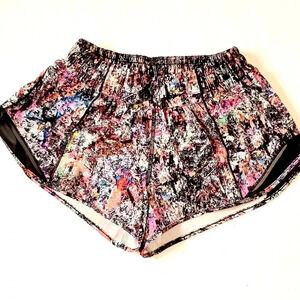 Lululemon Hotty Hot Black in Floral Sz  4